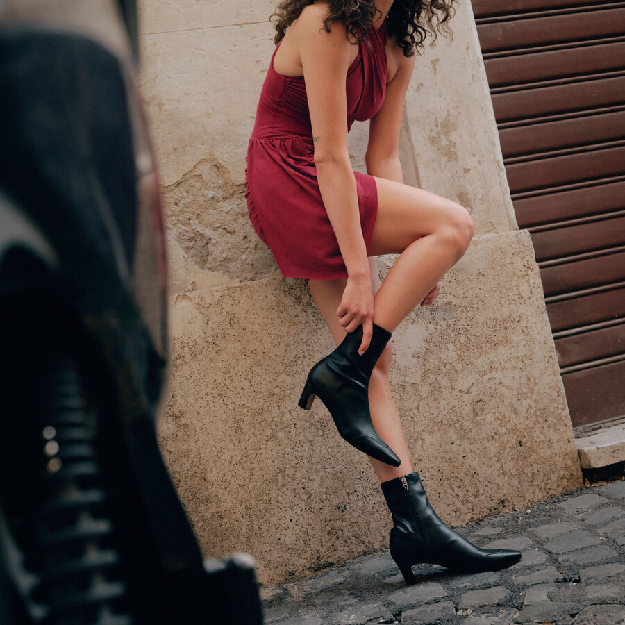 anika boots black stella