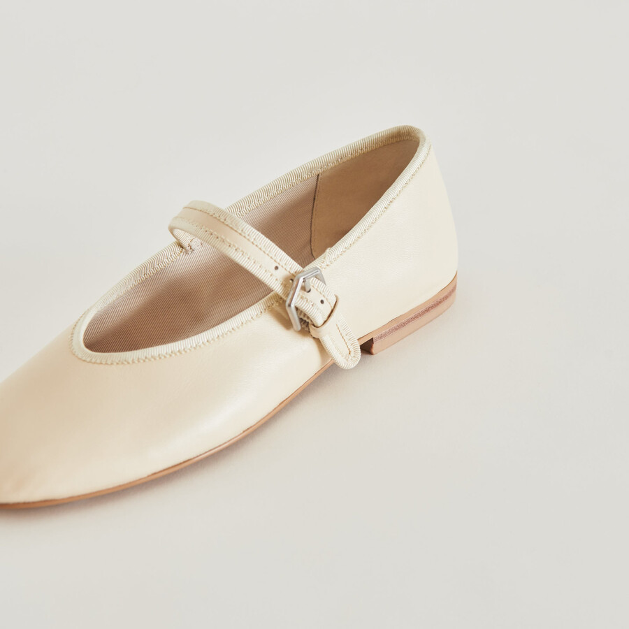 roslyn ballet flats creme leather